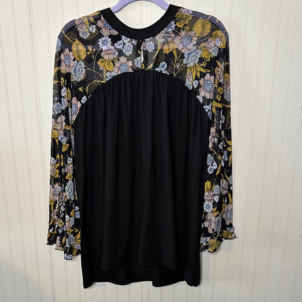 Signature Studio Black Floral Blouse